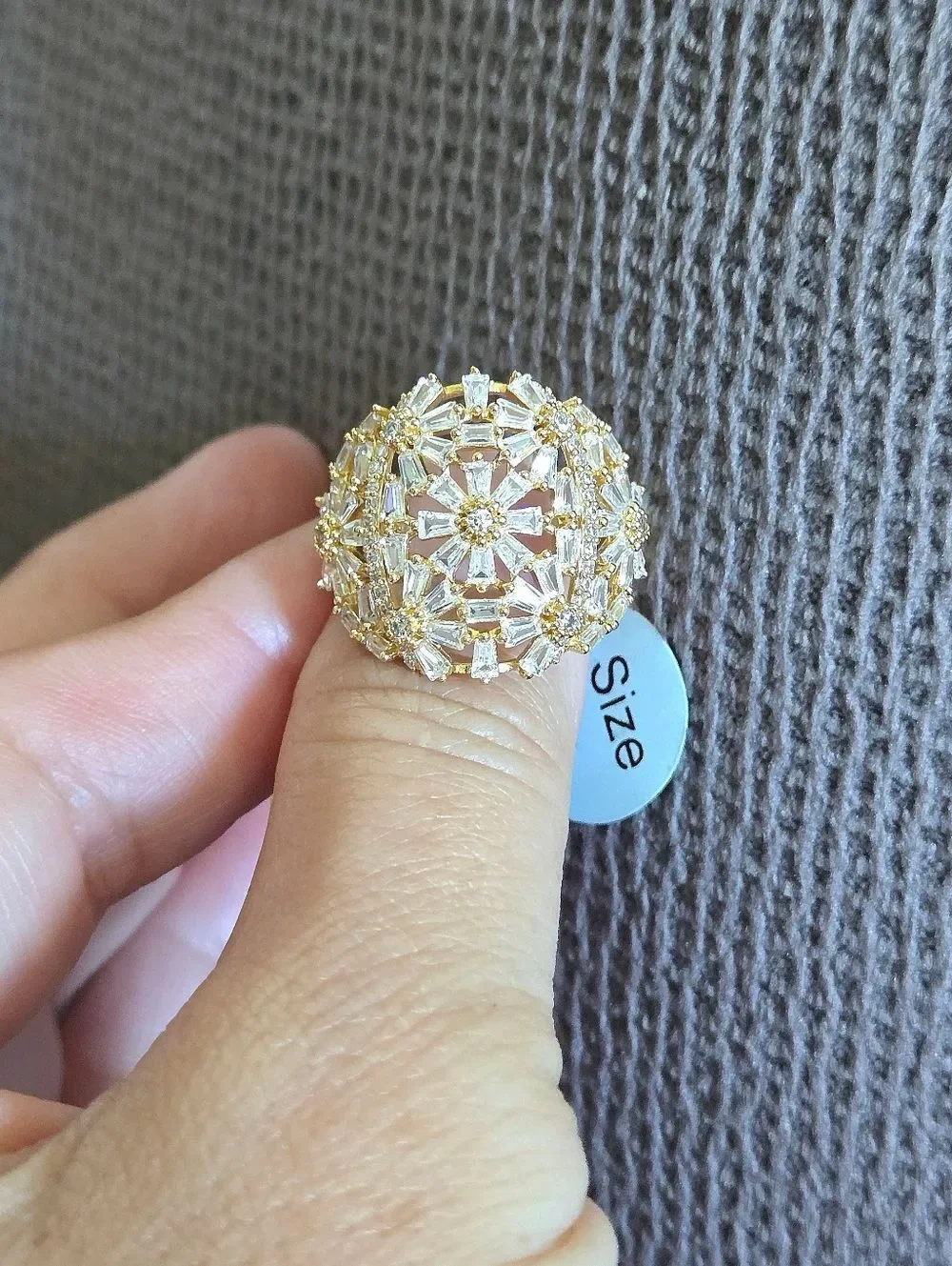 Rachel Zoe Gold💛 Floral🌼 Dome Ring💍 - NWT